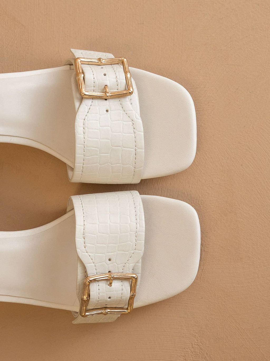 The Glendale White | Bamboo Buckle Sandal