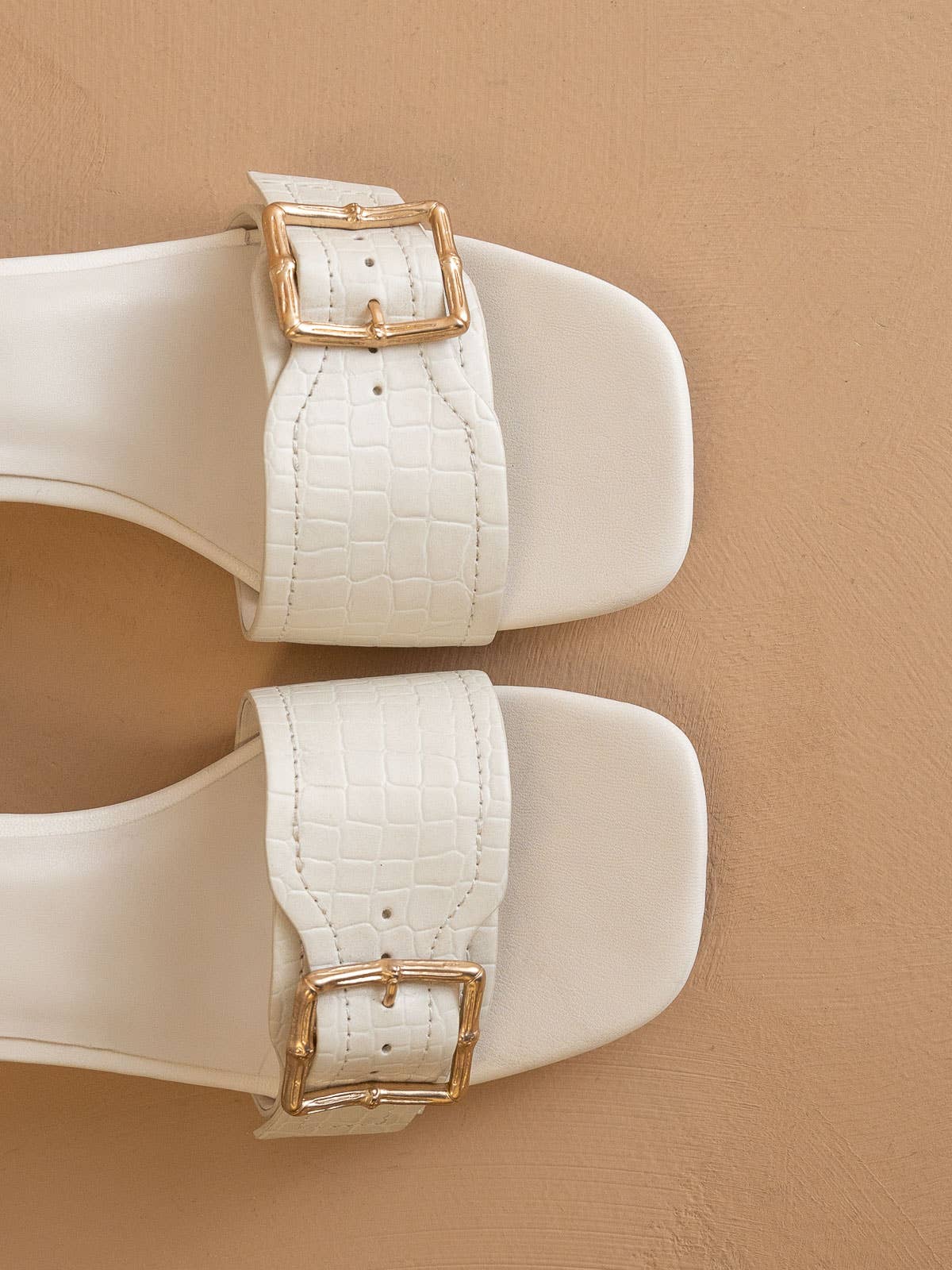 The Glendale White | Bamboo Buckle Sandal