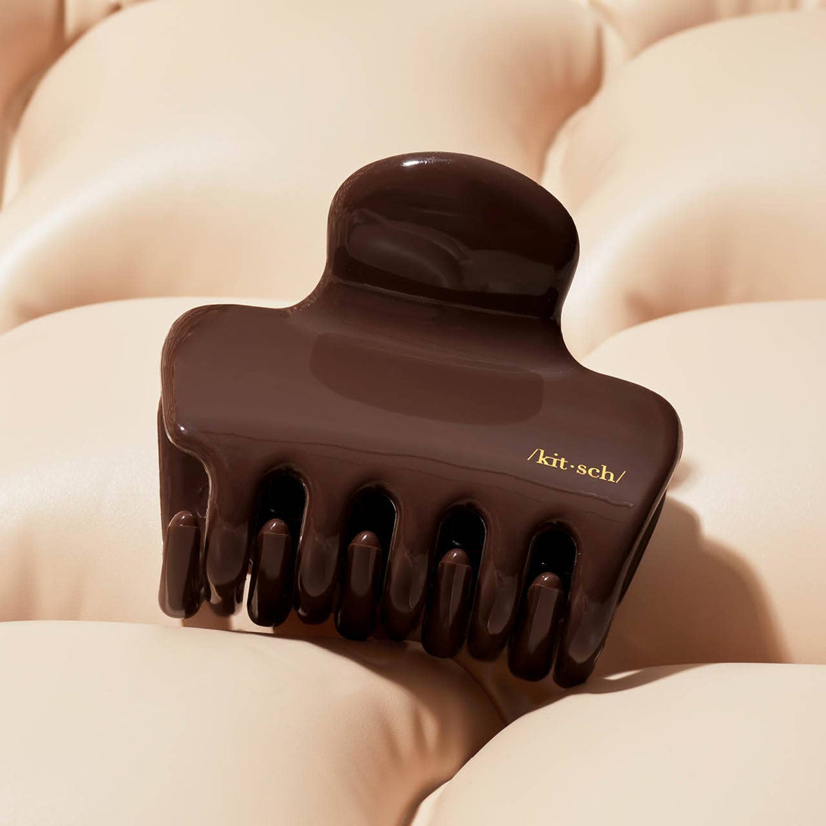 KITSCH Recycled Plastic Puffy Cloud Clip 1pc - Chocolate