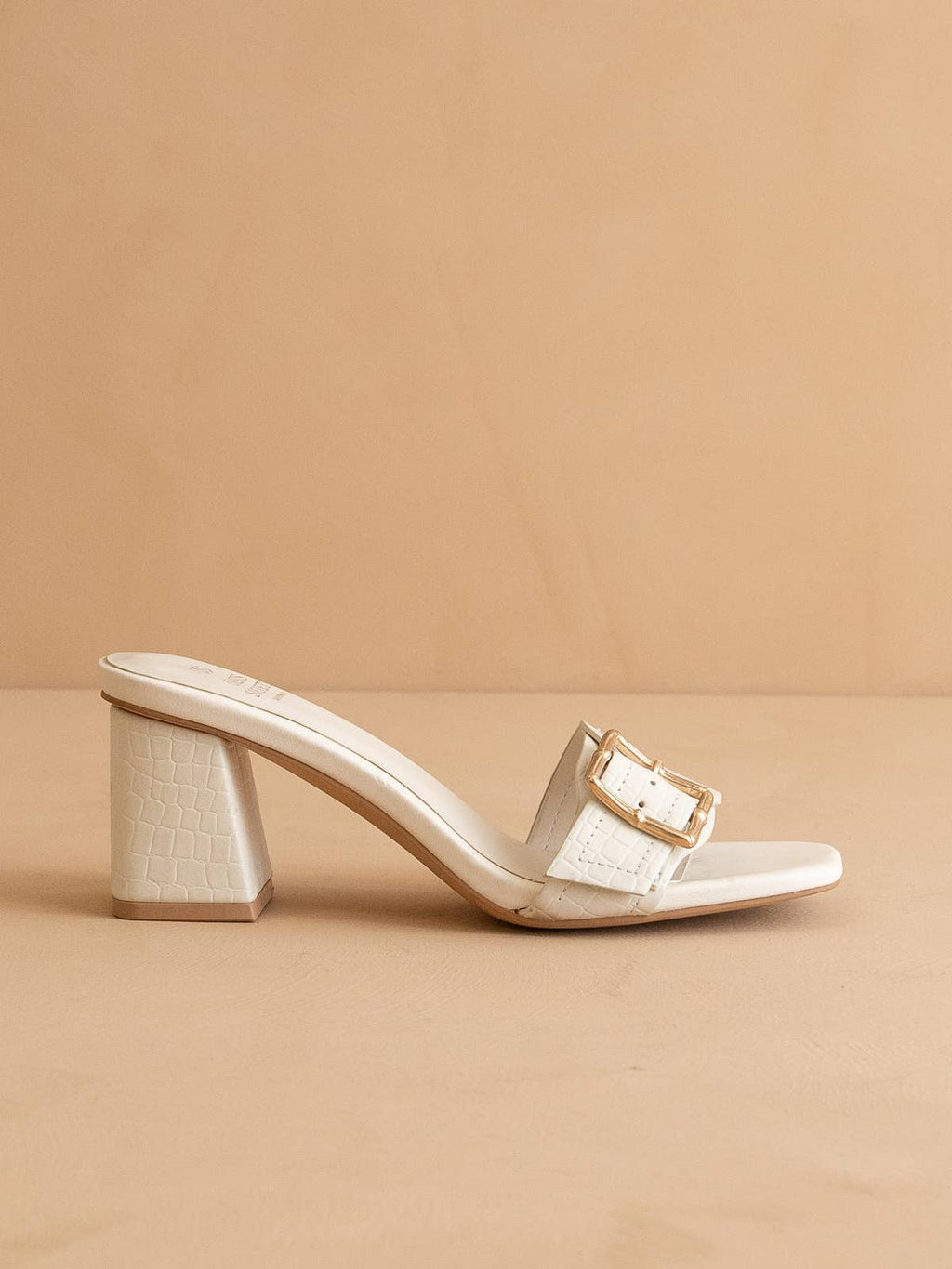 The Glendale White | Bamboo Buckle Sandal
