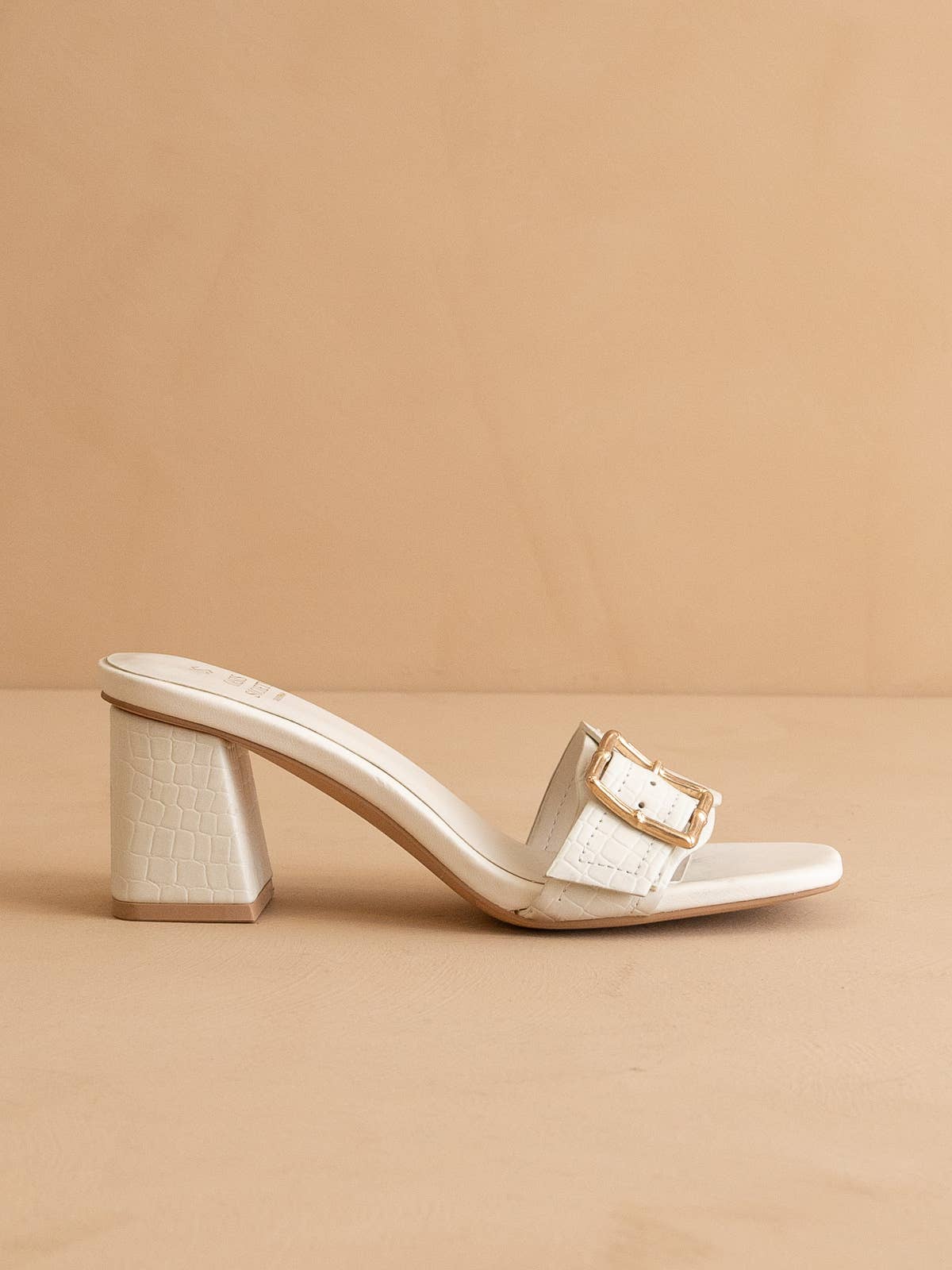 The Glendale White | Bamboo Buckle Sandal