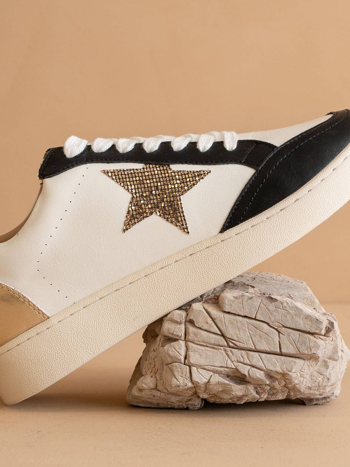 OASIS SOCIETY The Eliana Black | Vintage Star Sneakers