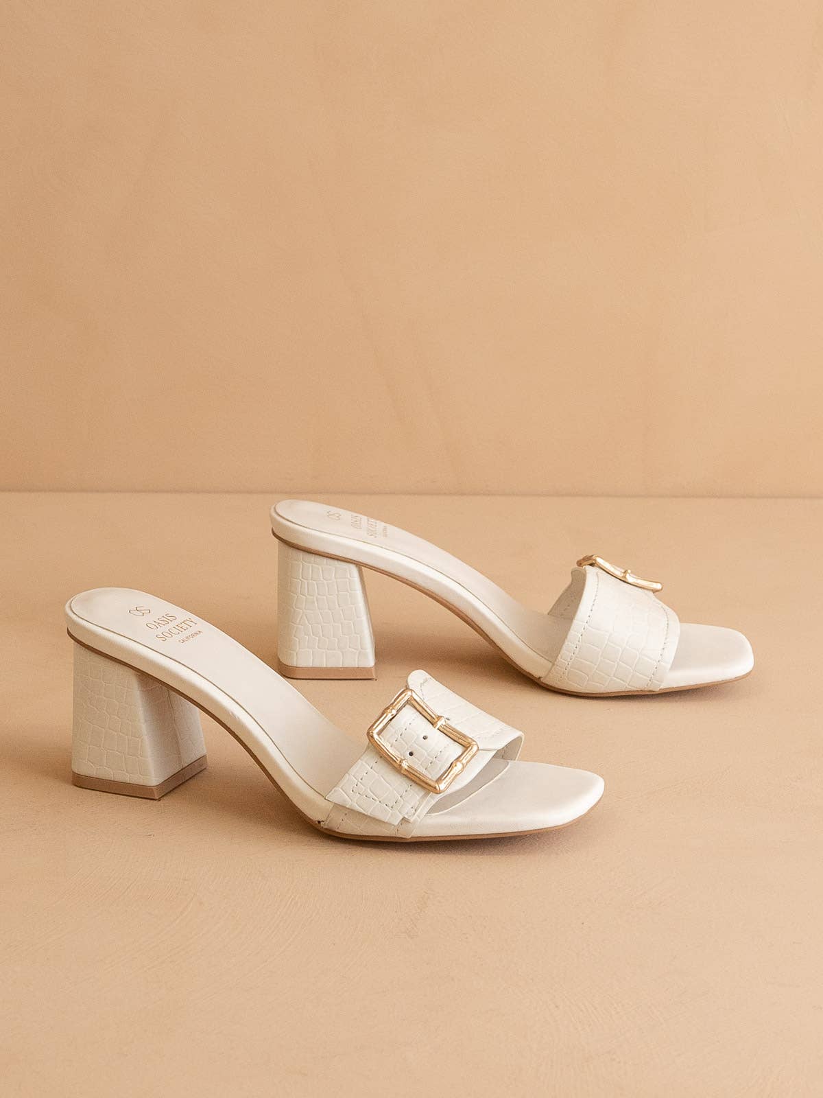 The Glendale White | Bamboo Buckle Sandal