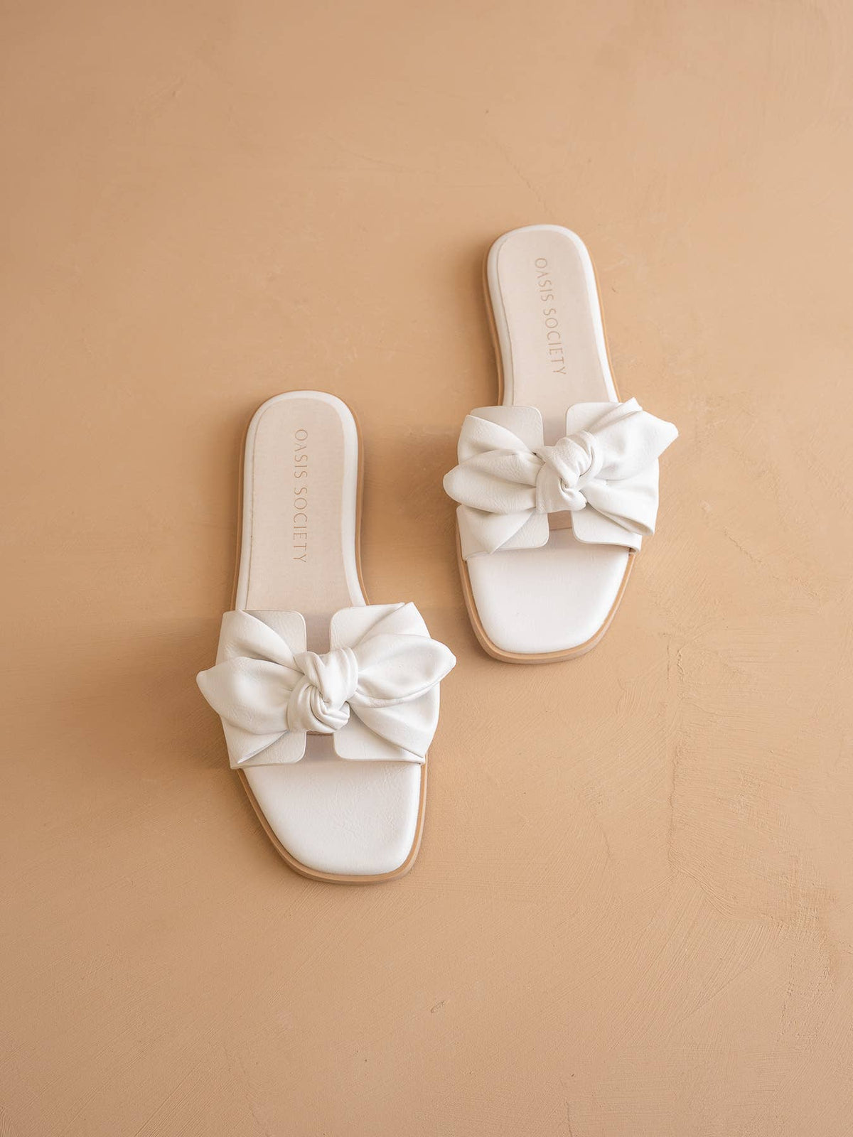 OASIS SOCIETY The Ginny | White Textured Bow Slide